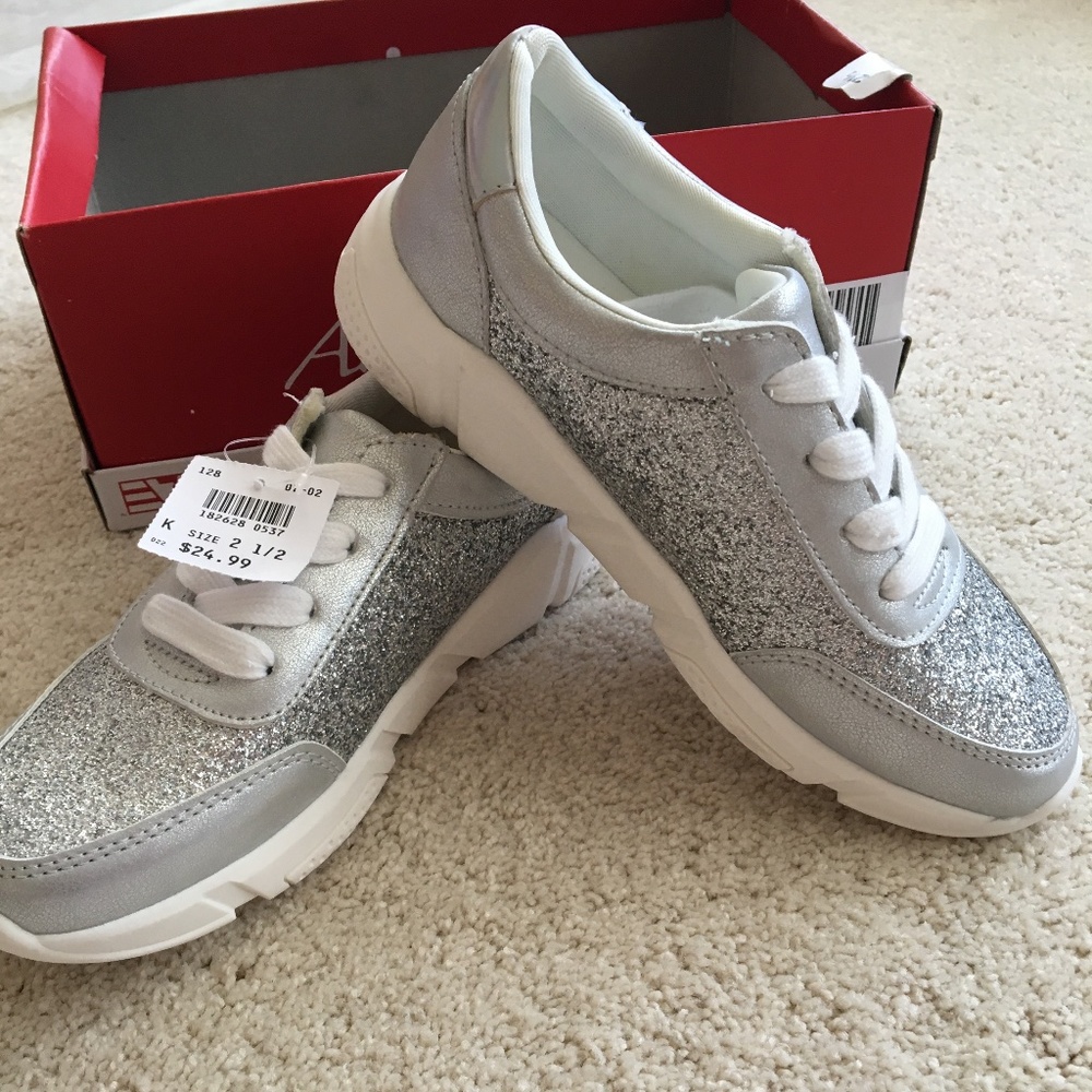 American Eagle Girl’s Sneakers Size 2 1/2